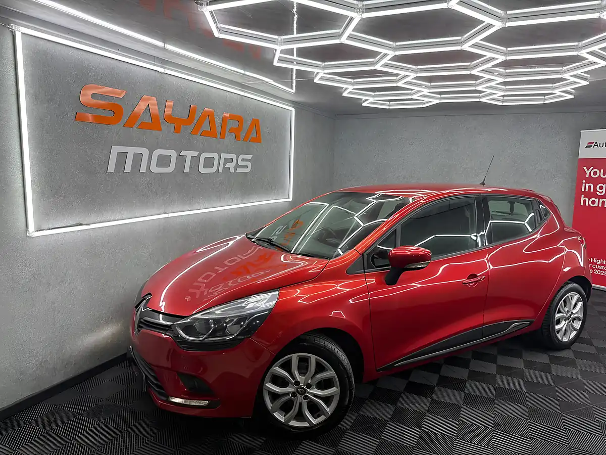 Used 2018 Renault Clio Dynamique Nav Red - Front View