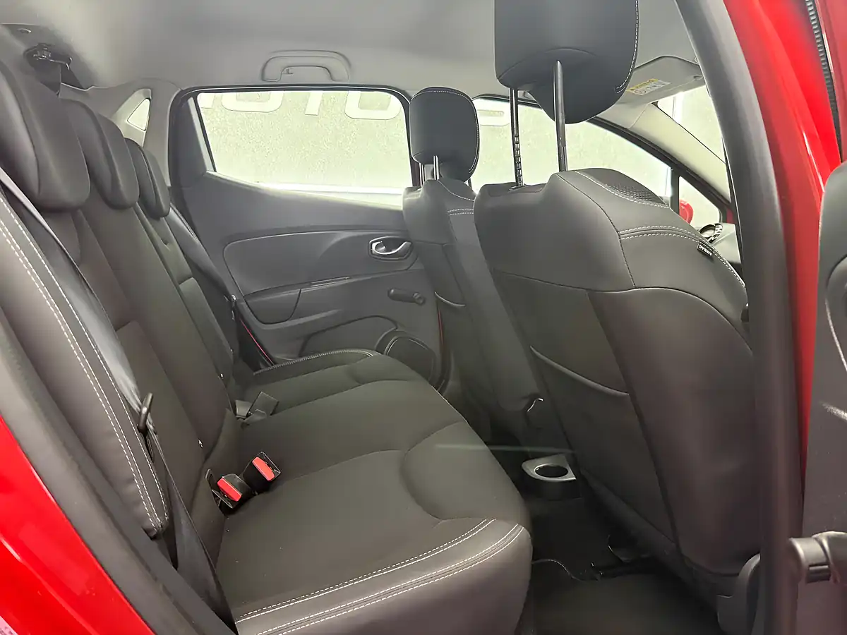 Used 2018 Renault Clio Dynamique Nav Red - Interior and Exterior details 16
