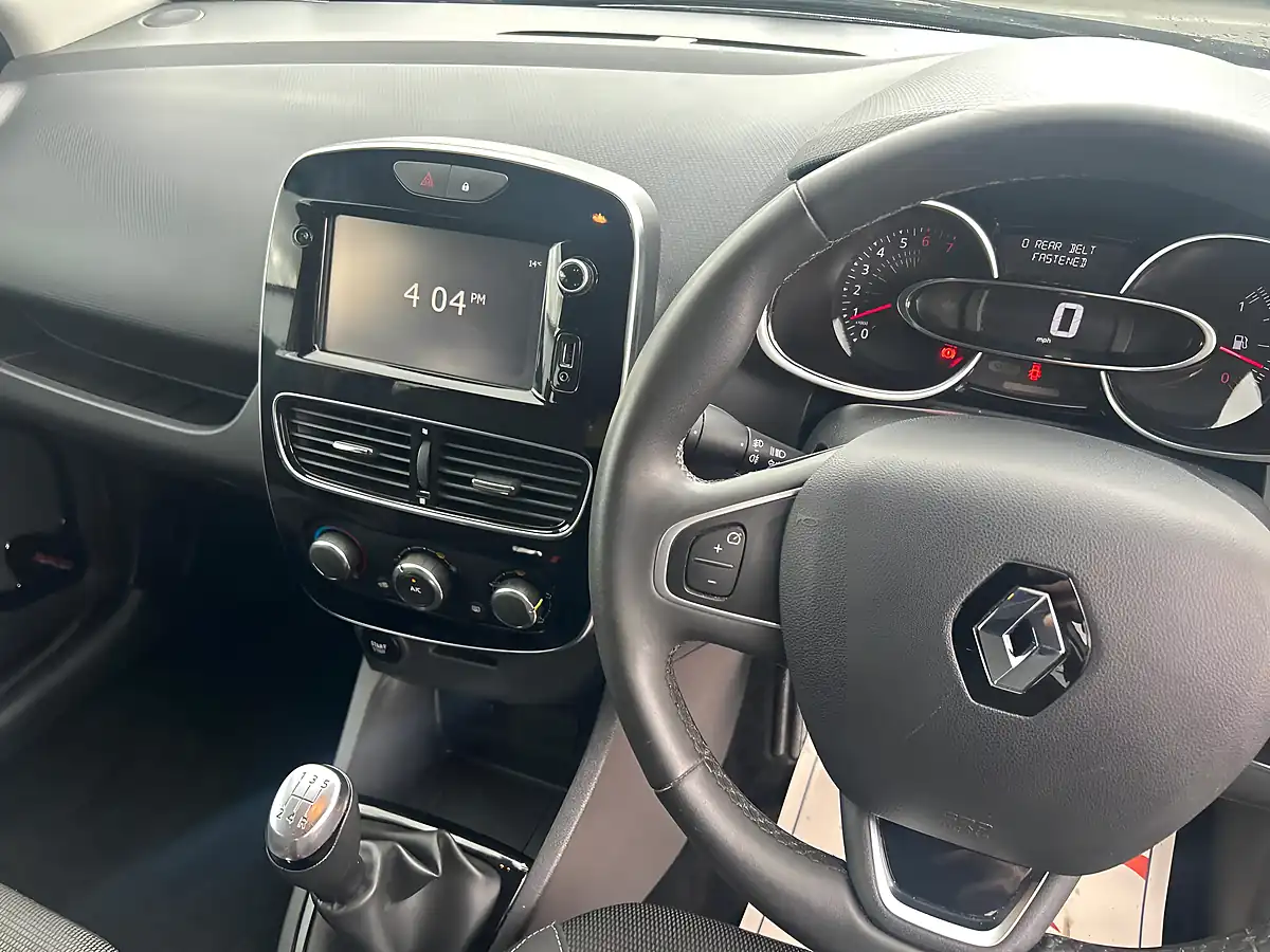 Used 2018 Renault Clio Dynamique Nav Red - Interior and Exterior details 10
