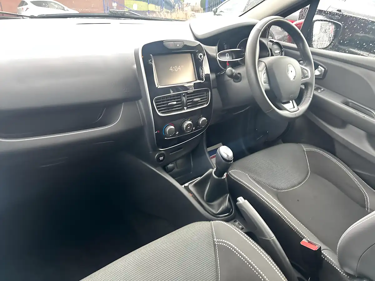 Used 2018 Renault Clio Dynamique Nav Red - Interior and Exterior details 11