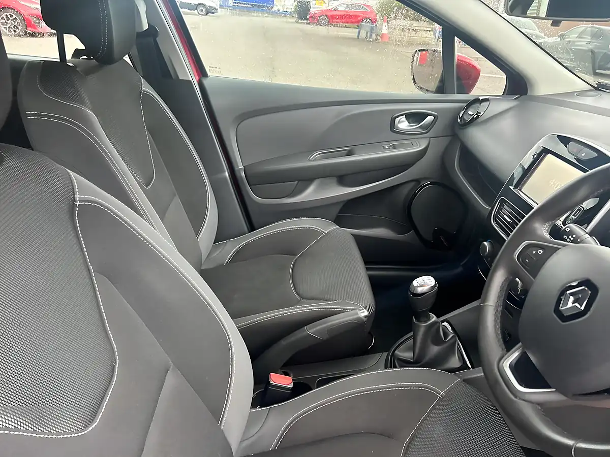 Used 2018 Renault Clio Dynamique Nav Red - Interior and Exterior details 12