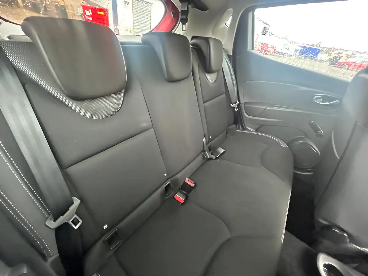 Used 2018 Renault Clio Dynamique Nav Red - Interior and Exterior details 13