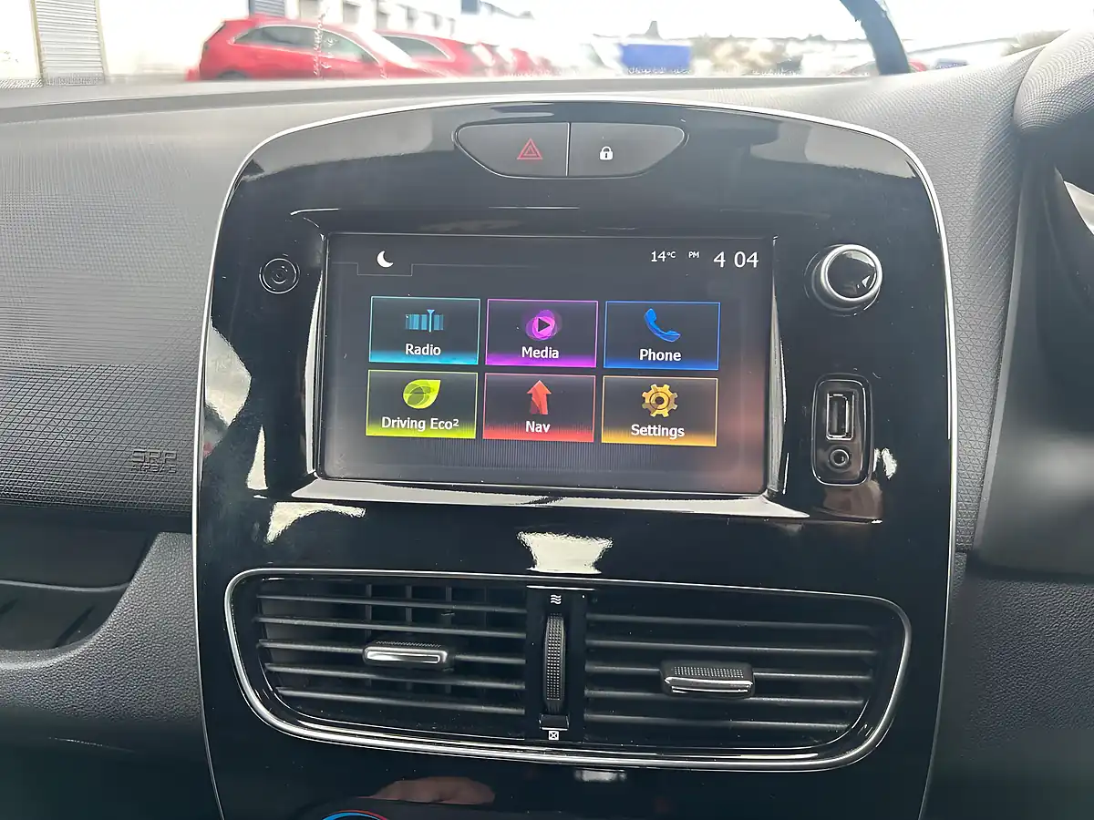 Used 2018 Renault Clio Dynamique Nav Red - Interior and Exterior details 16