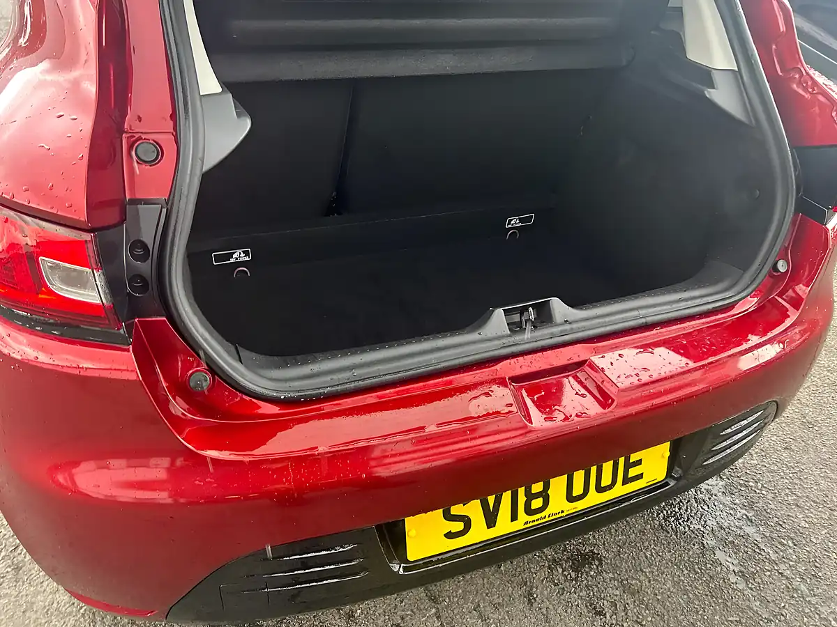 Used 2018 Renault Clio Dynamique Nav Red - Interior and Exterior details 18