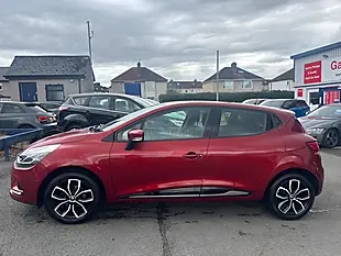 Used 2018 Renault Clio Dynamique Nav Red - Interior and Exterior details 6