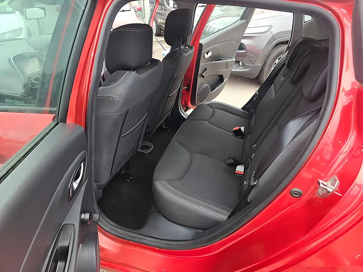 Used 2018 Renault Clio Dynamique Nav Red - Interior and Exterior details 10