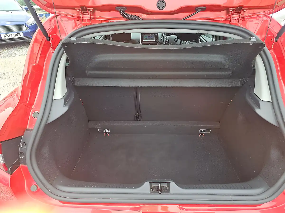 Used 2018 Renault Clio Dynamique Nav Red - Interior and Exterior details 11