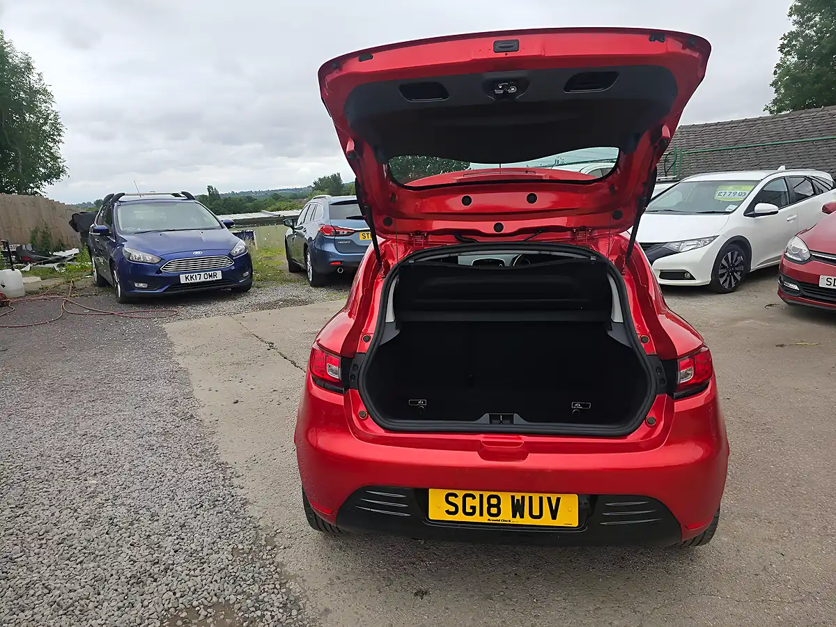 Used 2018 Renault Clio Dynamique Nav Red - Interior and Exterior details 12