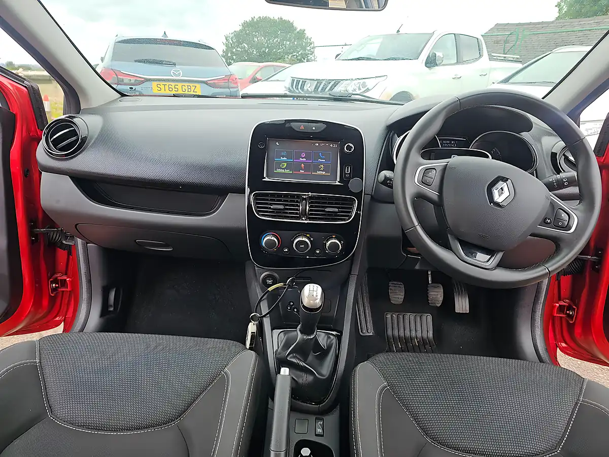 Used 2018 Renault Clio Dynamique Nav Red - Interior and Exterior details 13