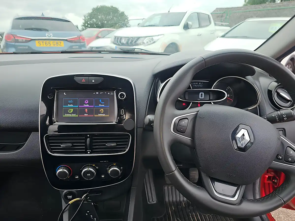 Used 2018 Renault Clio Dynamique Nav Red - Interior and Exterior details 14