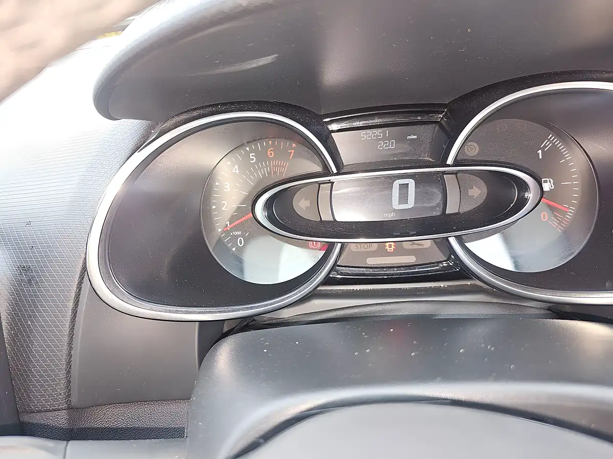 Used 2018 Renault Clio Dynamique Nav Red - Interior and Exterior details 16