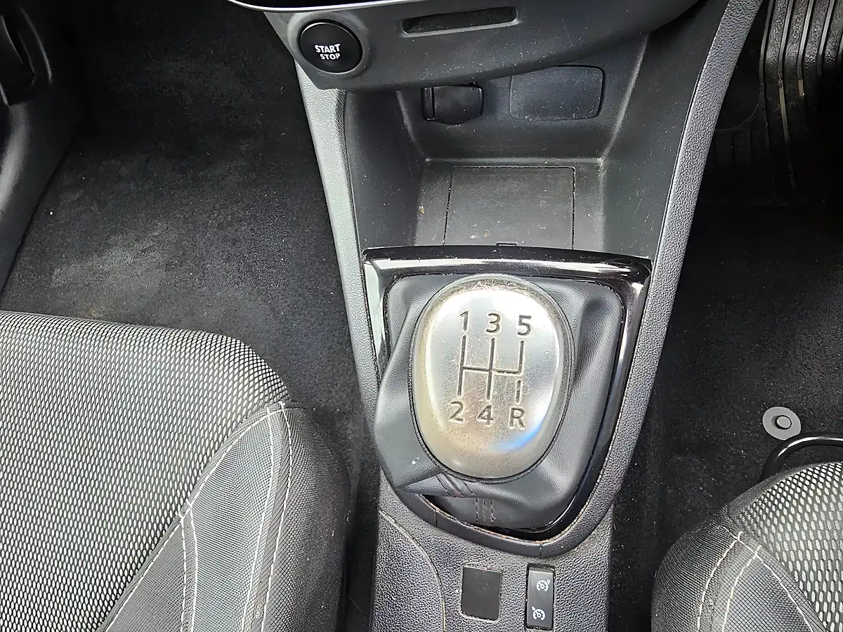 Used 2018 Renault Clio Dynamique Nav Red - Interior and Exterior details 19