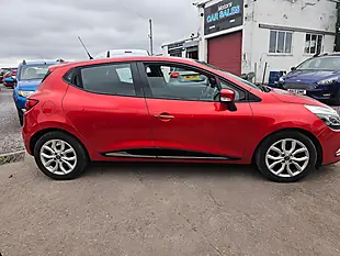 Used 2018 Renault Clio Dynamique Nav Red - Interior and Exterior details 4