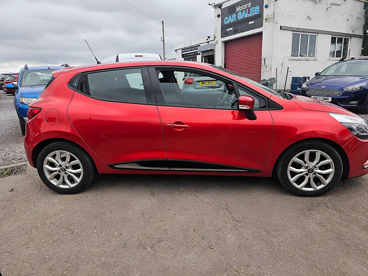 Used 2018 Renault Clio Dynamique Nav Red - Interior and Exterior details 4