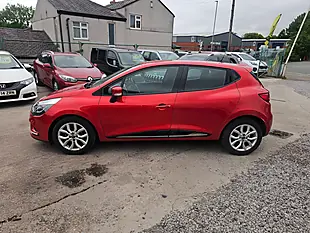 Used 2018 Renault Clio Dynamique Nav Red - Interior and Exterior details 5