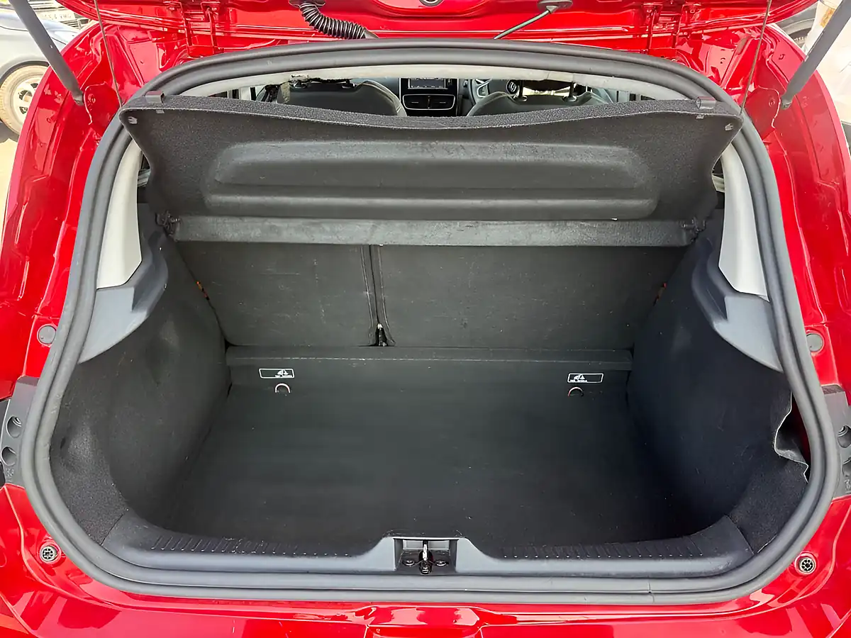Used 2018 Renault Clio Dynamique Nav Red - Interior and Exterior details 10