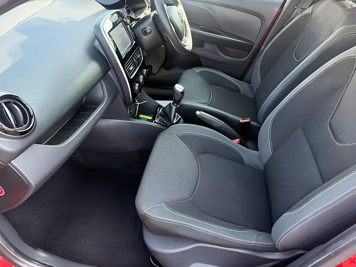 Used 2018 Renault Clio Dynamique Nav Red - Interior and Exterior details 11
