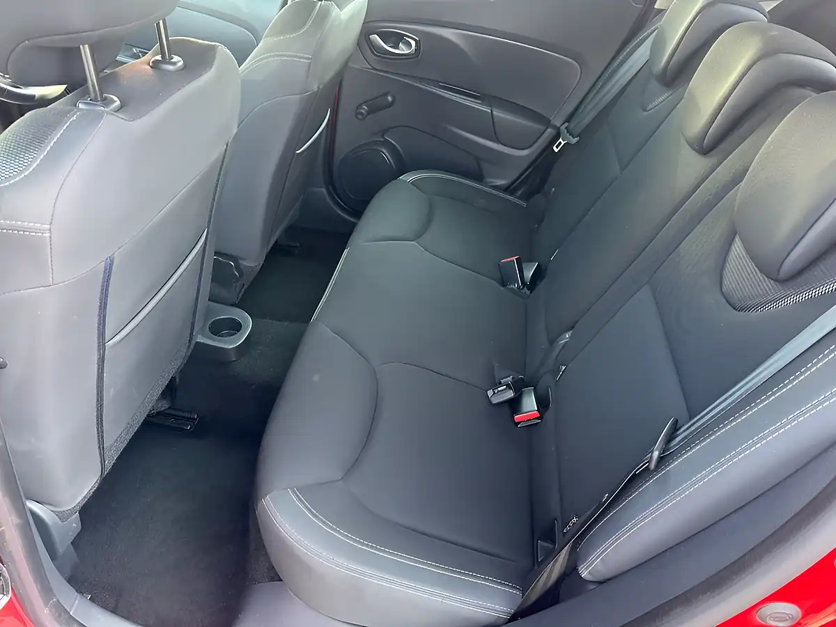 Used 2018 Renault Clio Dynamique Nav Red - Interior and Exterior details 13