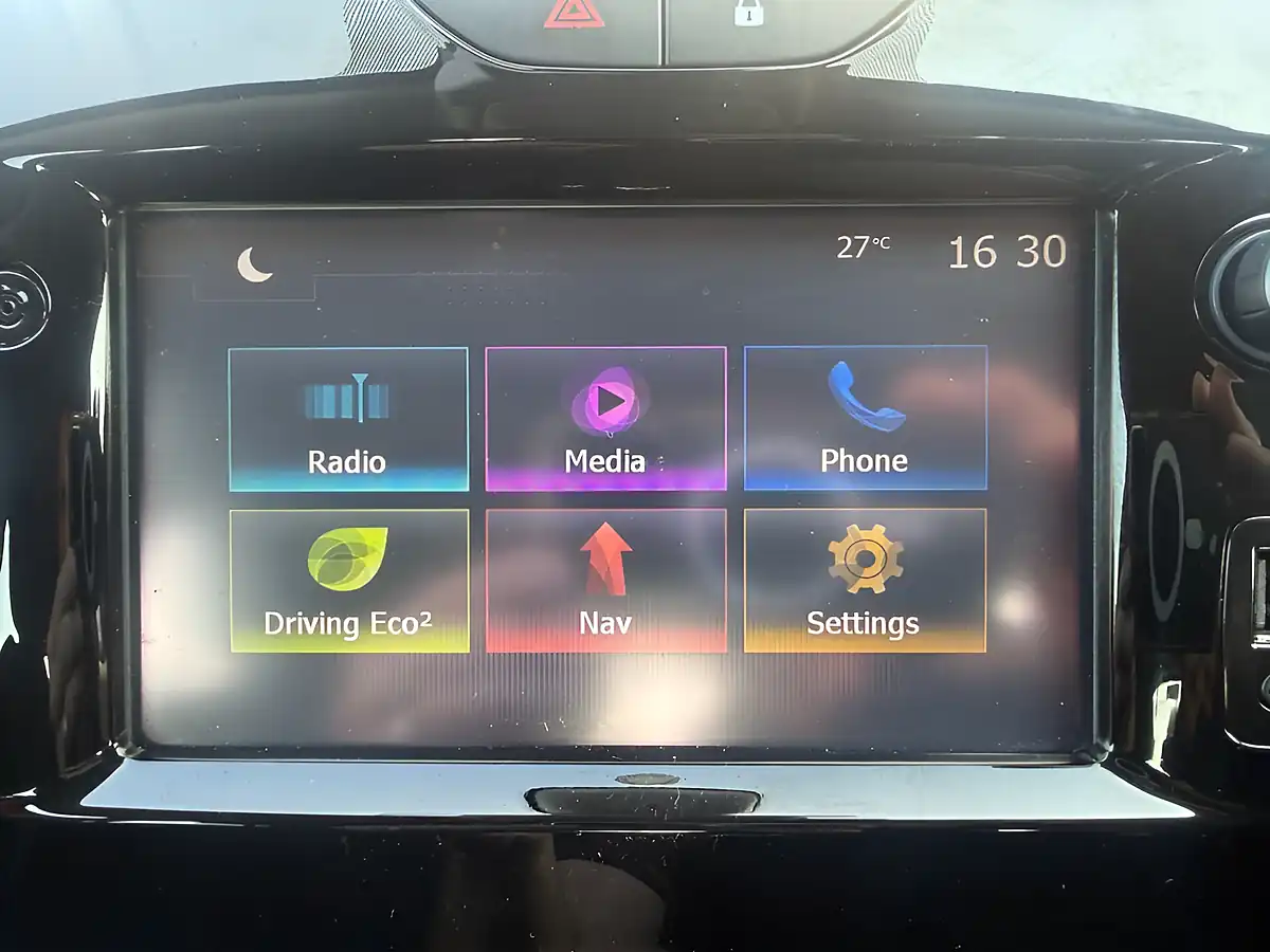 Used 2018 Renault Clio Dynamique Nav Red - Interior and Exterior details 16