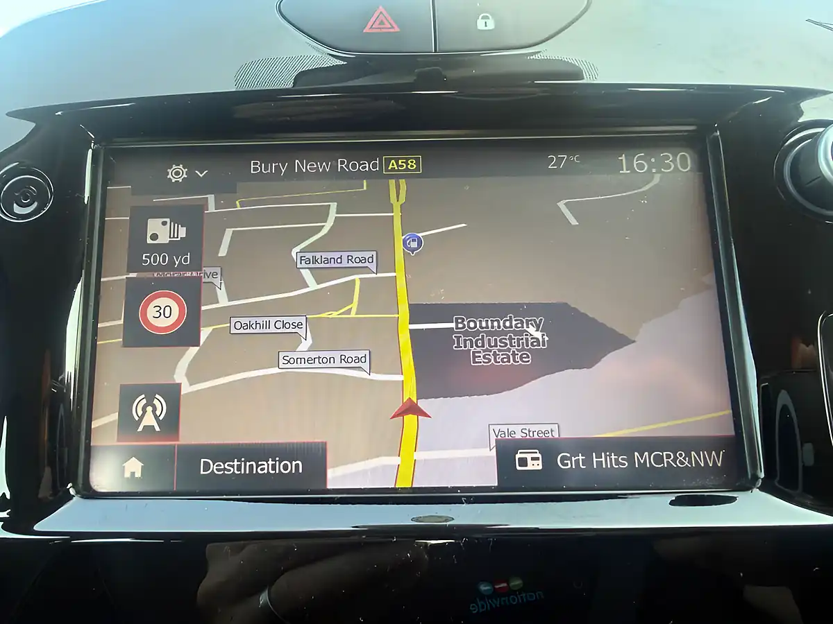 Used 2018 Renault Clio Dynamique Nav Red - Interior and Exterior details 17
