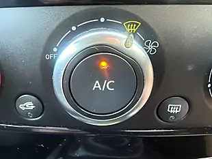 Used 2018 Renault Clio Dynamique Nav Red - Interior and Exterior details 19