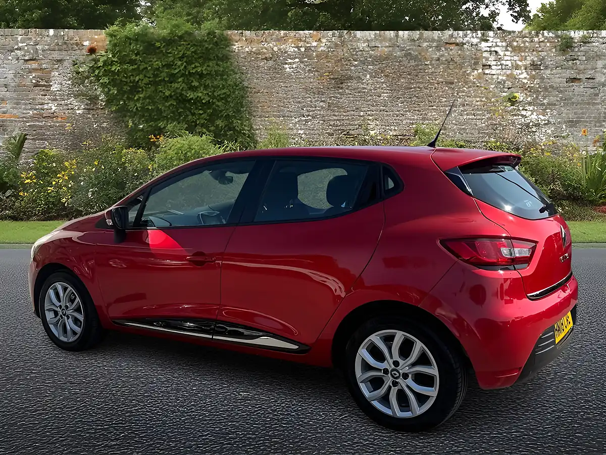 Used 2018 Renault Clio Dynamique Nav Red - Interior and Exterior details 6