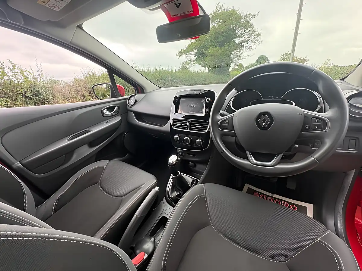 Used 2018 Renault Clio Dynamique Nav Red - Interior and Exterior details 10