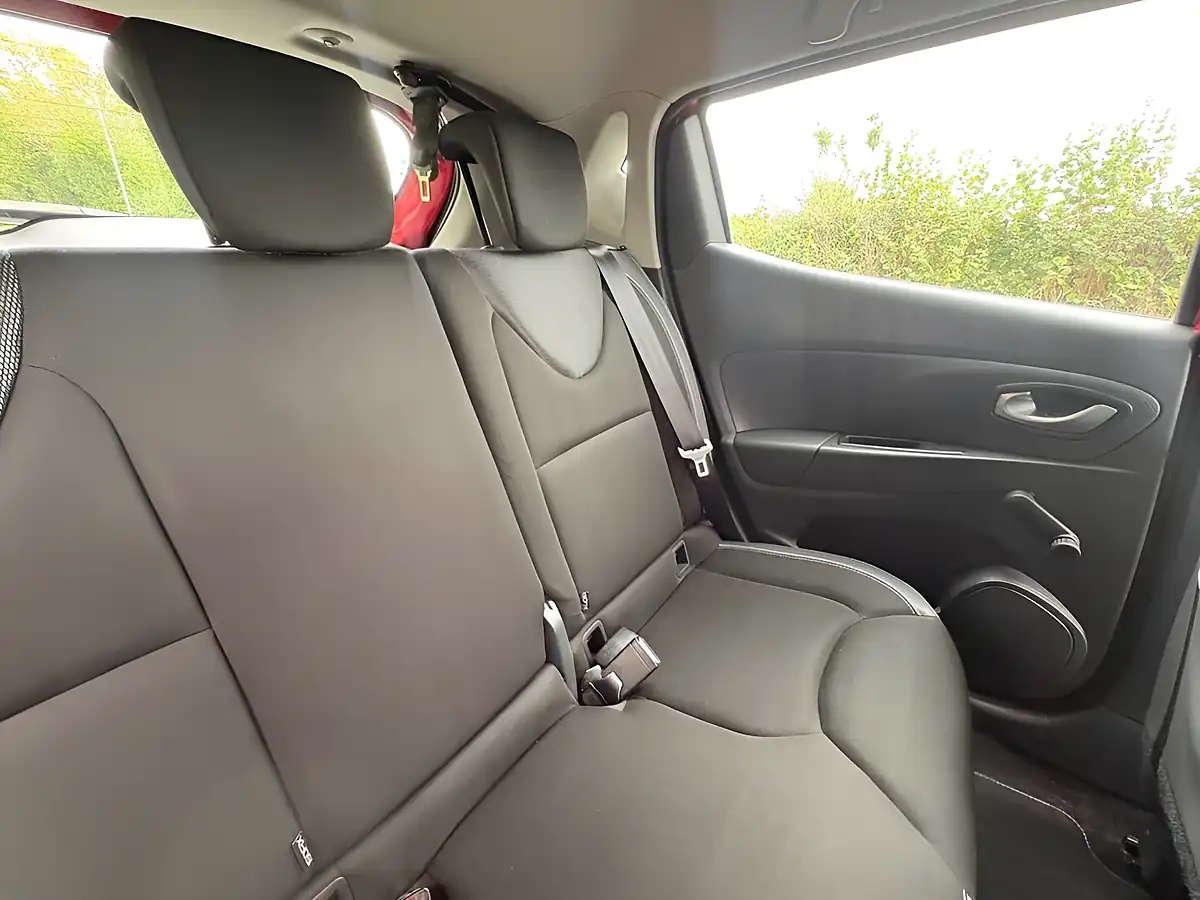 Used 2018 Renault Clio Dynamique Nav Red - Interior and Exterior details 13