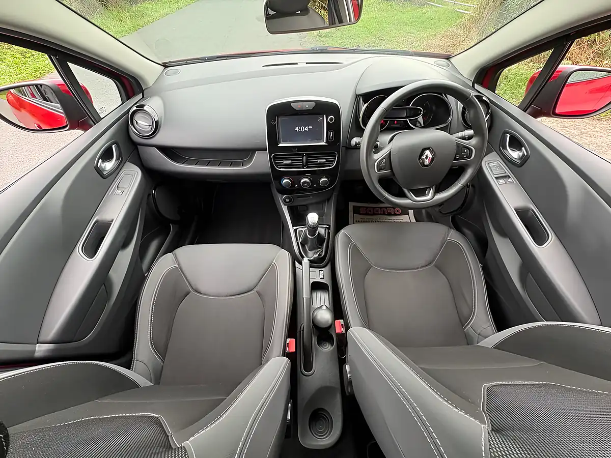 Used 2018 Renault Clio Dynamique Nav Red - Interior and Exterior details 14