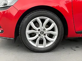 Used 2018 Renault Clio Dynamique Nav Red - Interior and Exterior details 17