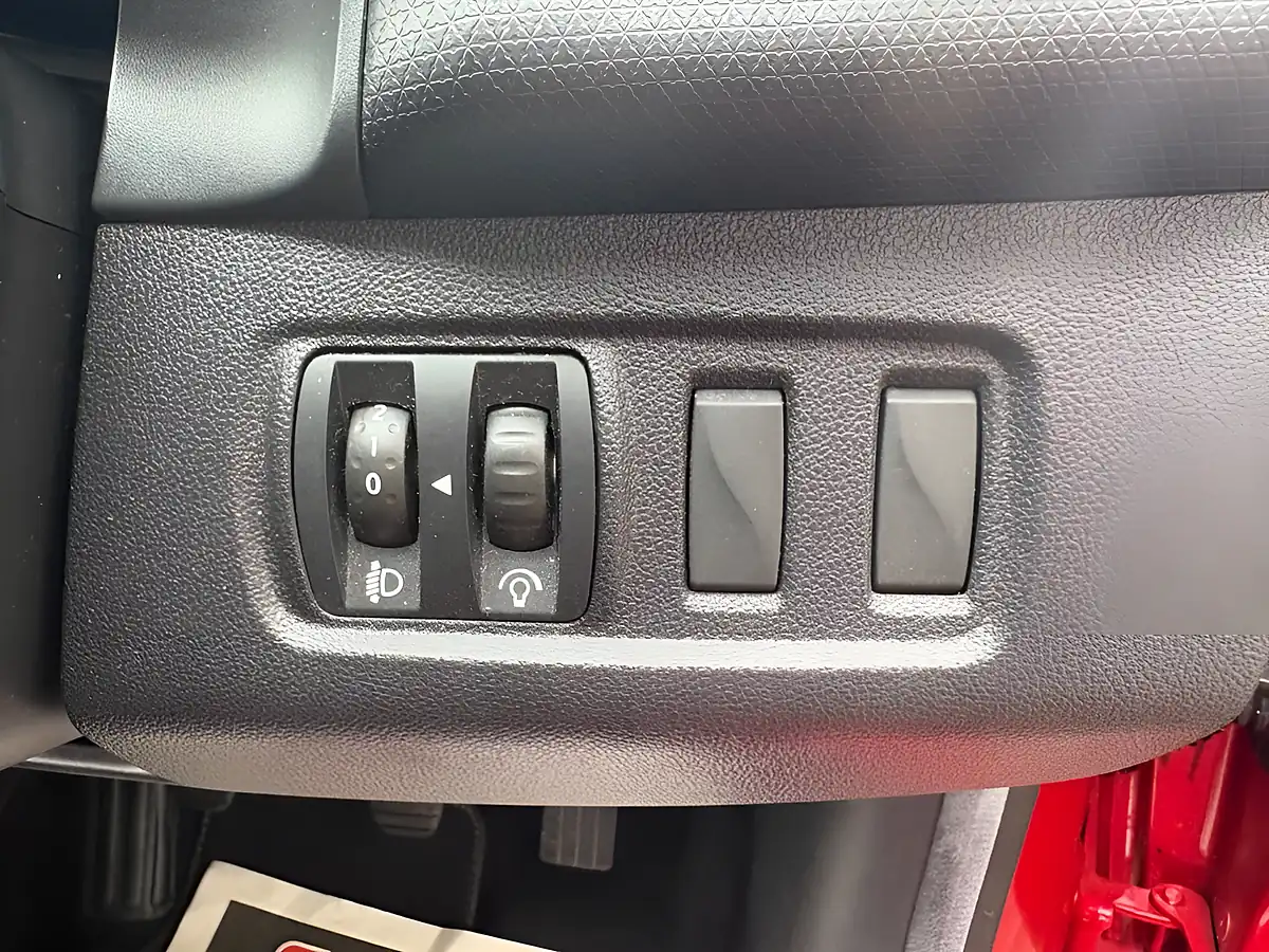 Used 2018 Renault Clio Dynamique Nav Red - Interior and Exterior details 19