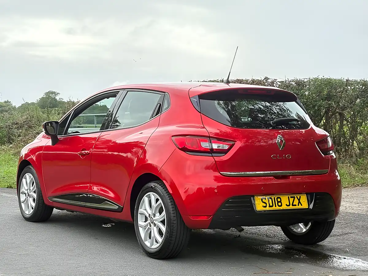 Used 2018 Renault Clio Dynamique Nav Red - Interior and Exterior details 3