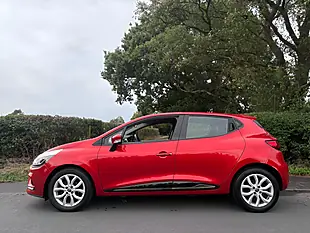 Used 2018 Renault Clio Dynamique Nav Red - Interior and Exterior details 4