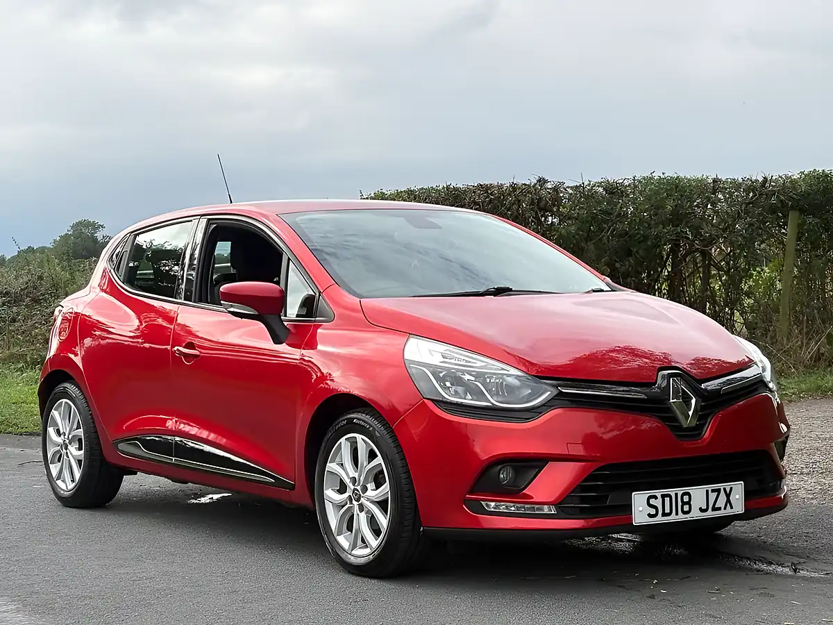Used 2018 Renault Clio Dynamique Nav Red - Interior and Exterior details 6