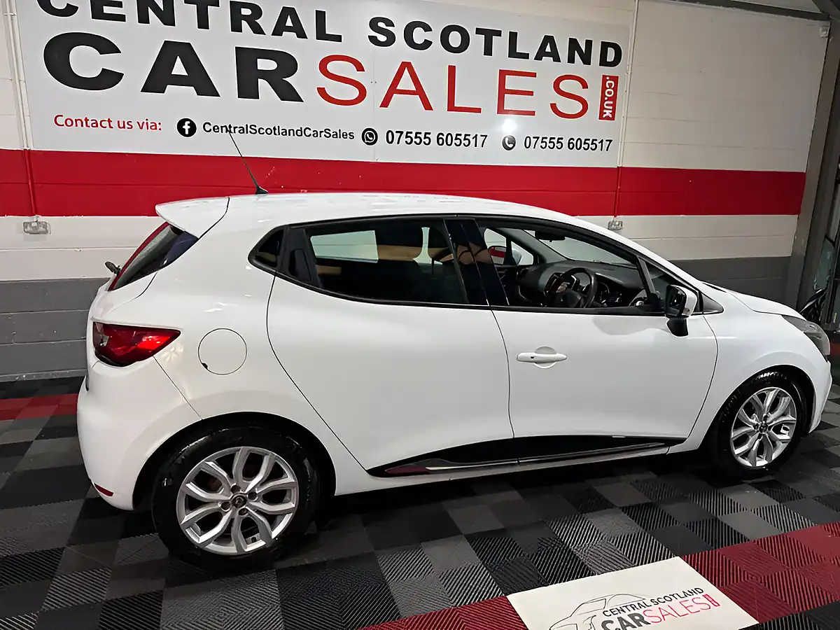 Used 2018 Renault Clio Dynamique Nav White - Interior and Exterior details 10