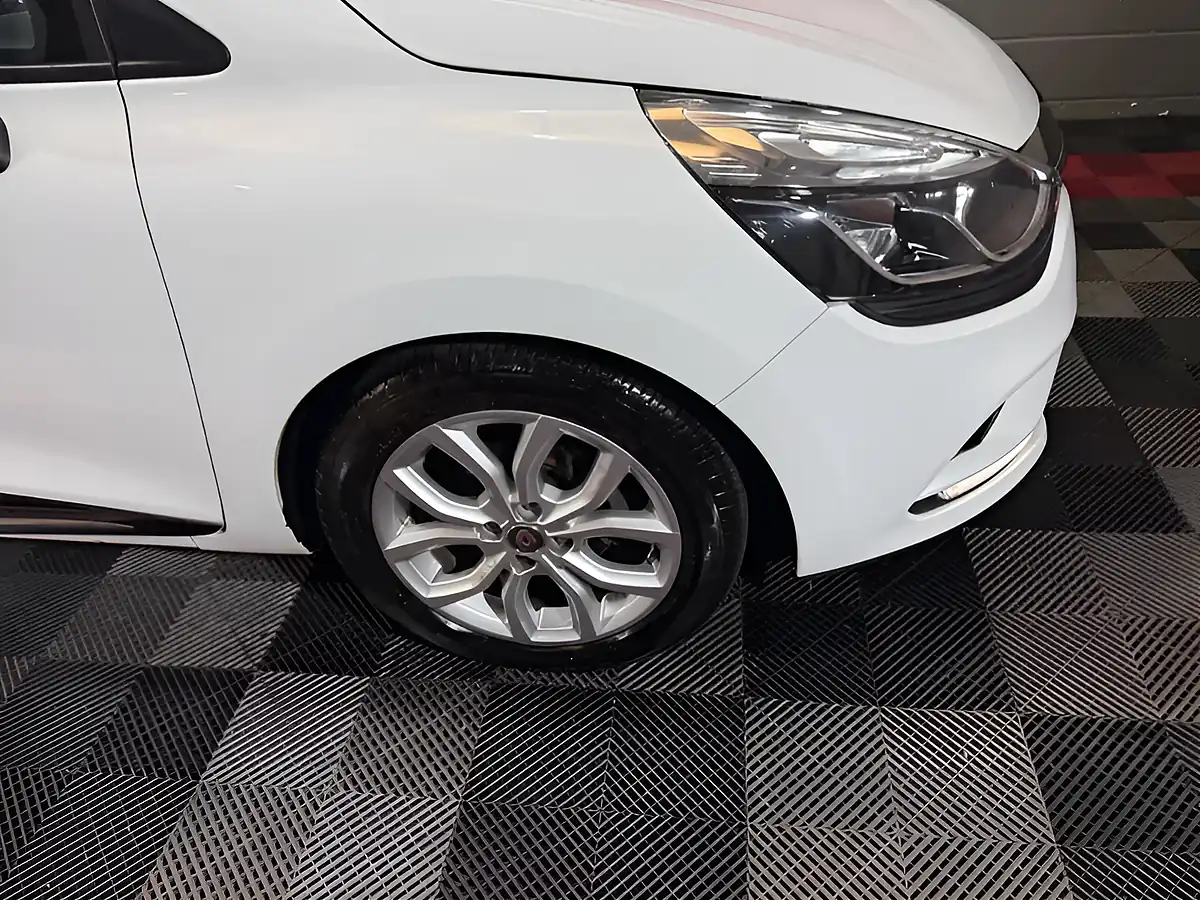 Used 2018 Renault Clio Dynamique Nav White - Interior and Exterior details 15