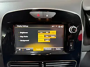 Used 2018 Renault Clio Dynamique Nav White - Interior and Exterior details 17