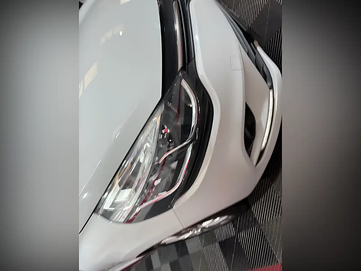 Used 2018 Renault Clio Dynamique Nav White - Interior and Exterior details 19