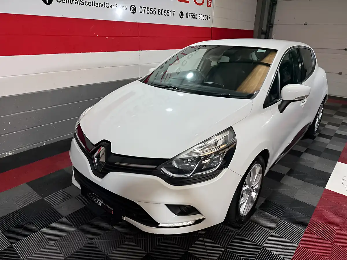 Used 2018 Renault Clio Dynamique Nav White - Interior and Exterior details 3