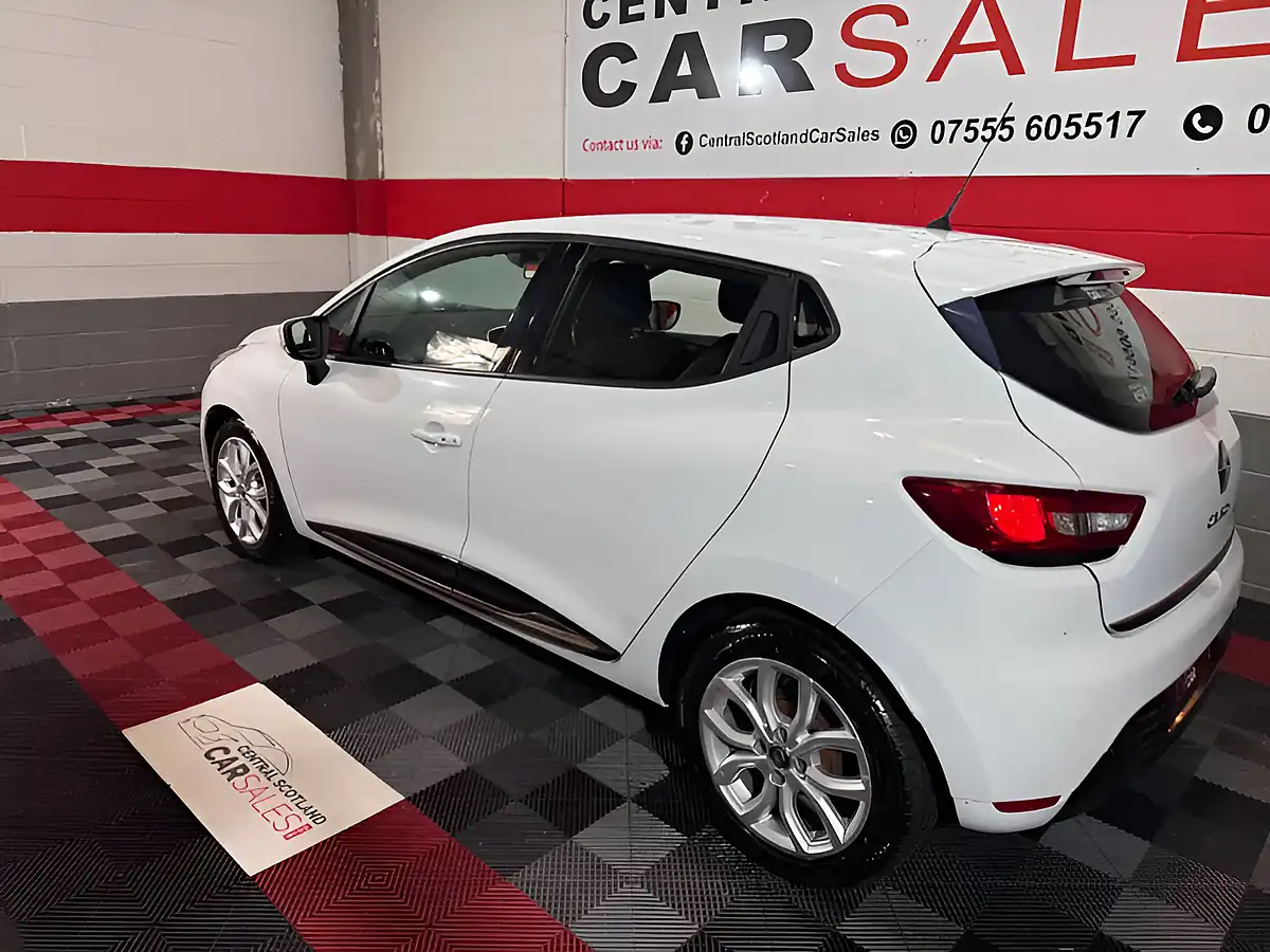 Used 2018 Renault Clio Dynamique Nav White - Interior and Exterior details 4