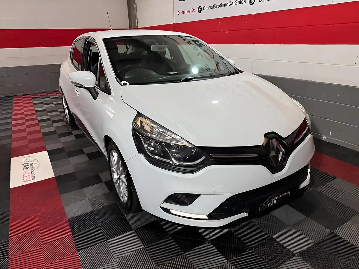 Used 2018 Renault Clio Dynamique Nav White - Interior and Exterior details 5