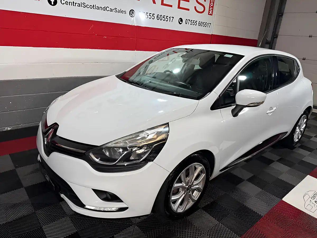 Used 2018 Renault Clio Dynamique Nav White - Interior and Exterior details 6