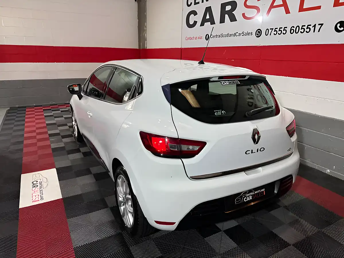Used 2018 Renault Clio Dynamique Nav White - Interior and Exterior details 8