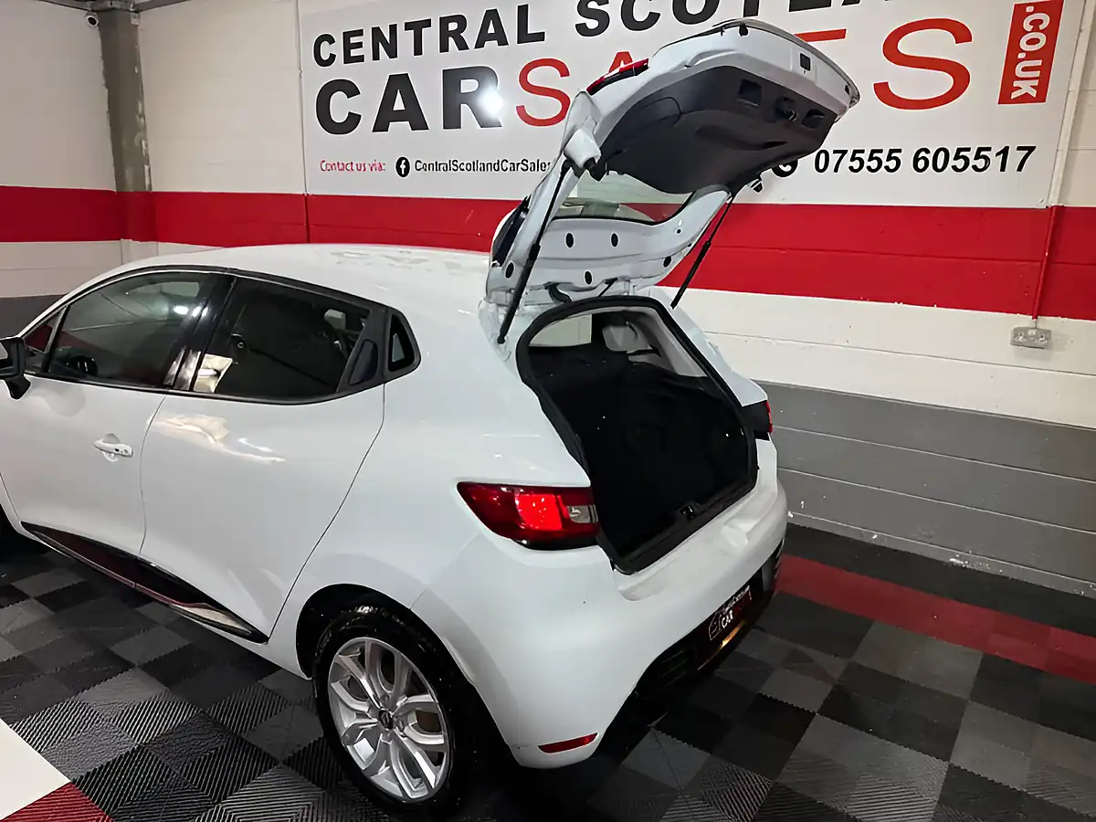 Used 2018 Renault Clio Dynamique Nav White - Interior and Exterior details 9