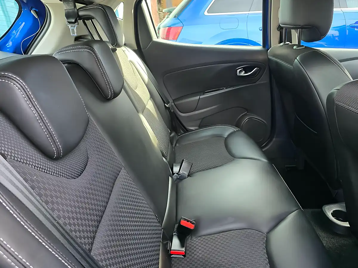 Used 2018 Renault Clio Dynamique S Nav Blue - Interior and Exterior details 12