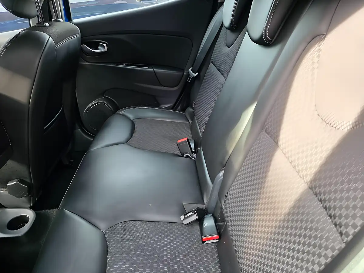 Used 2018 Renault Clio Dynamique S Nav Blue - Interior and Exterior details 13