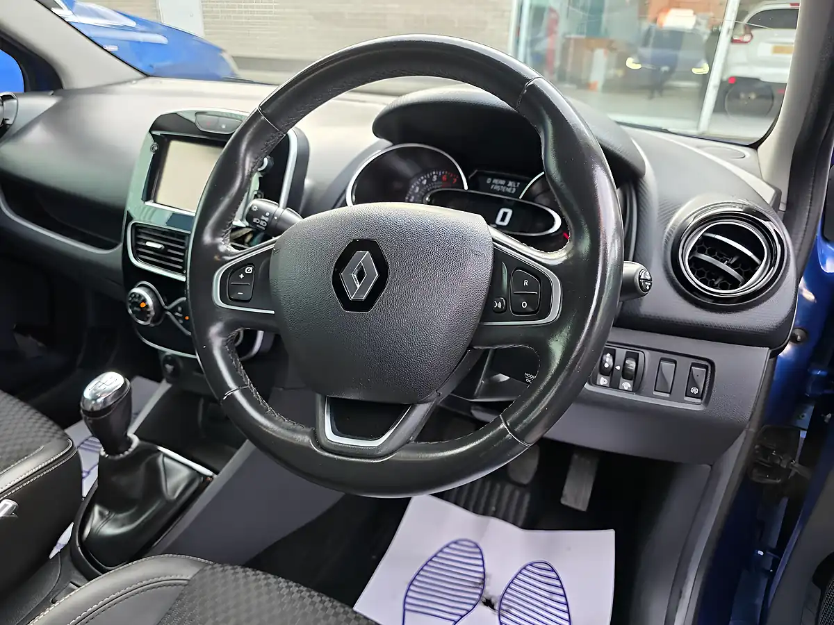Used 2018 Renault Clio Dynamique S Nav Blue - Interior and Exterior details 16
