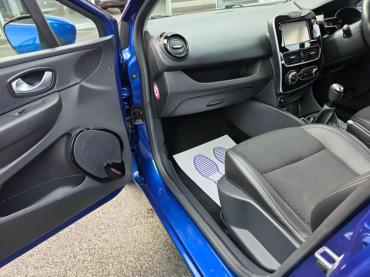 Used 2018 Renault Clio Dynamique S Nav Blue - Interior and Exterior details 20
