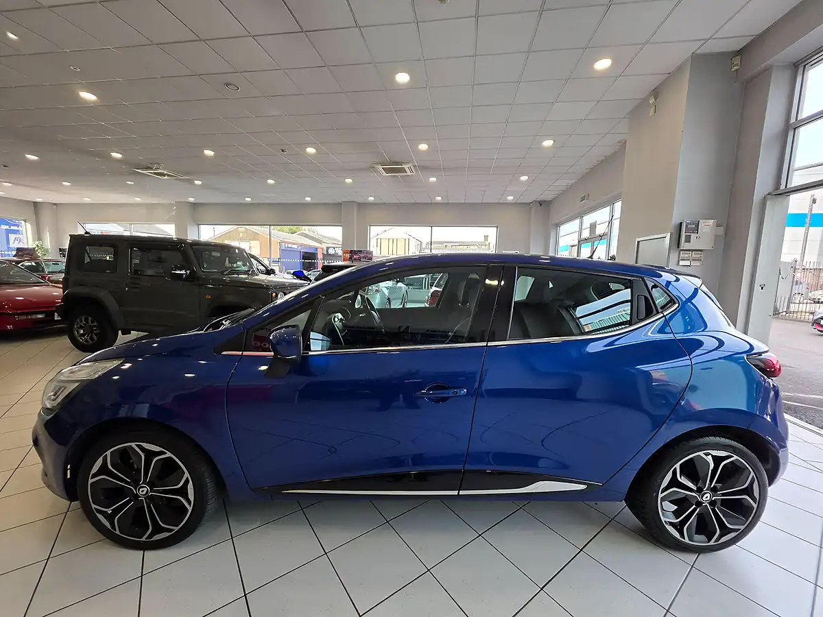 Used 2018 Renault Clio Dynamique S Nav Blue - Interior and Exterior details 5