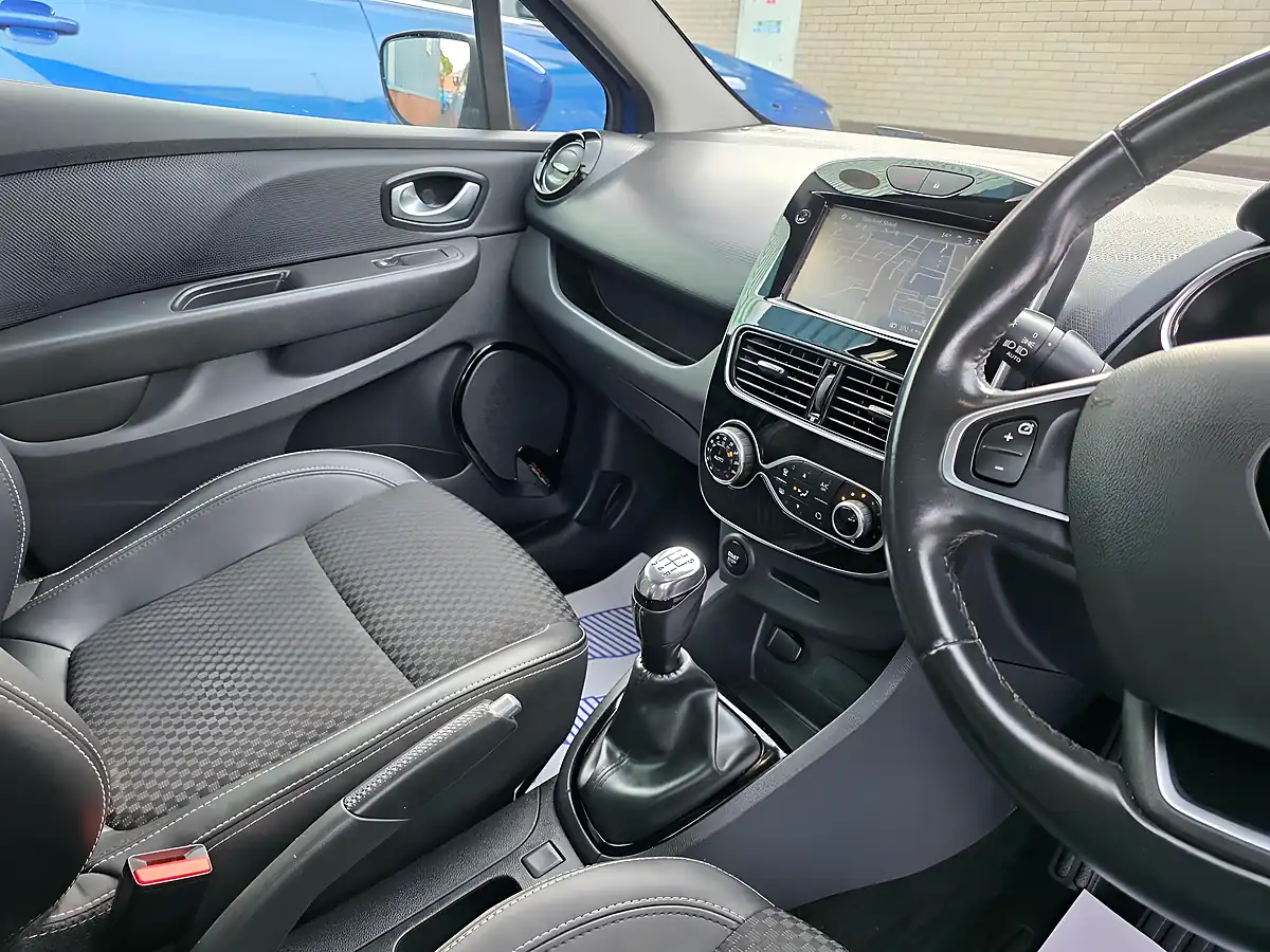 Used 2018 Renault Clio Dynamique S Nav Blue - Interior and Exterior details 9